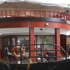 Premium-Maniyara-houseboat